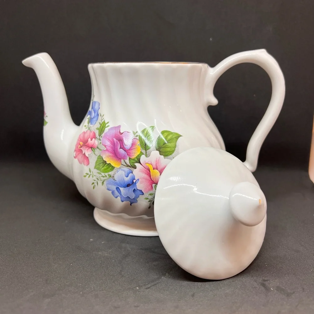 Golden Crown E & R Tea Pot - Picture 4 of 7